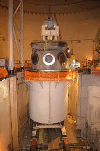 Pressure vessel being lowered into a containment canister